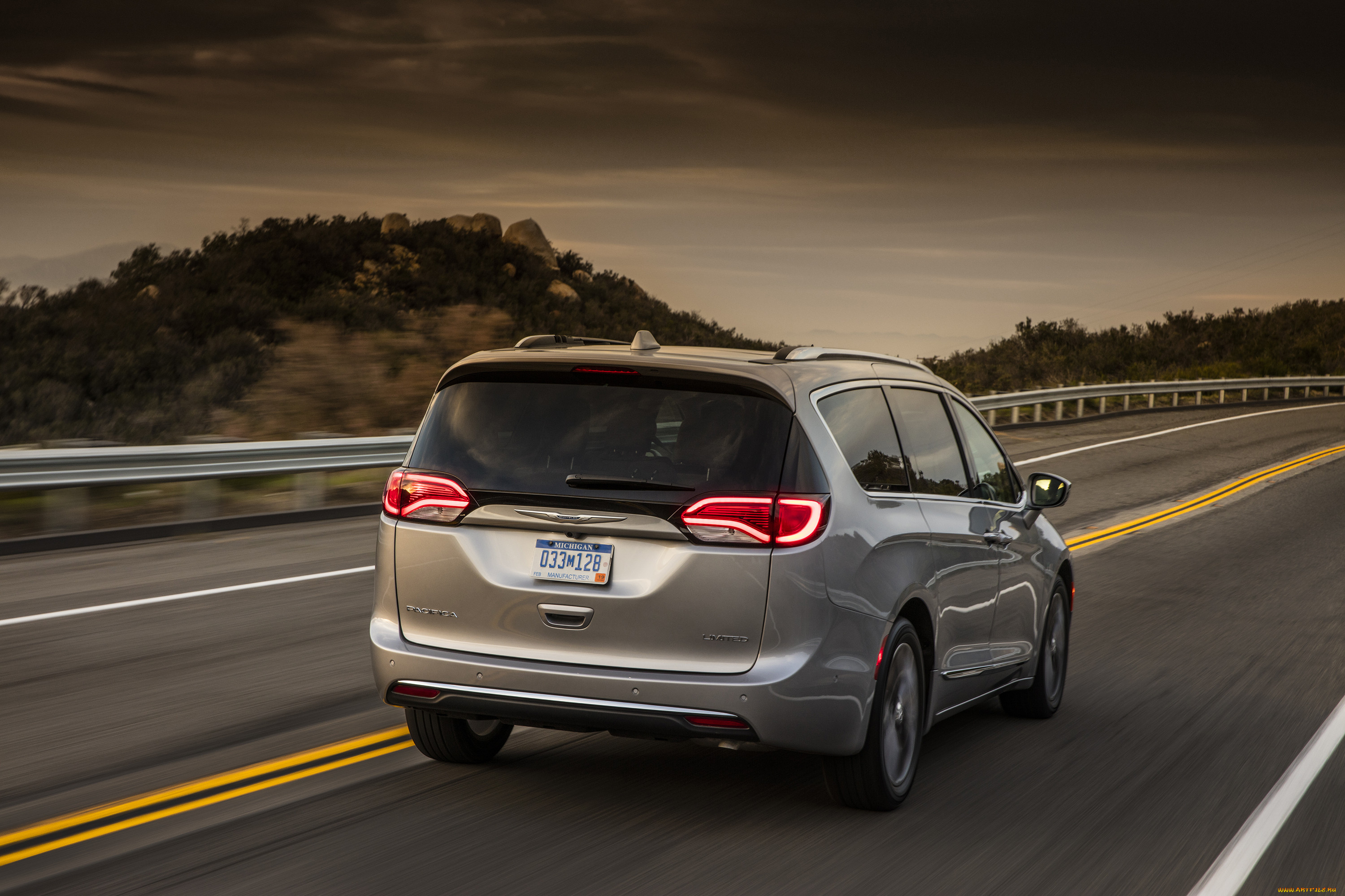 , chrysler, ru, touring-l, plus, pacifica, 2017